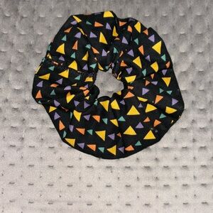 Multi colored triangle oversized scrunchie